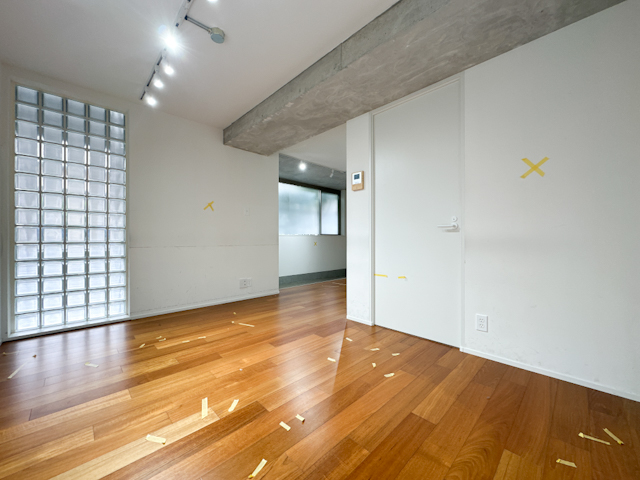 横長のシルエット 102の内観