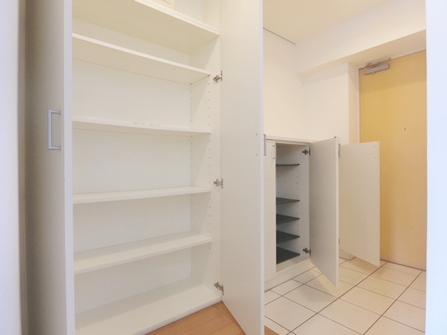 ガラスの防音室 205の内観