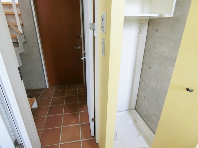 差し色は黄色 309の内観