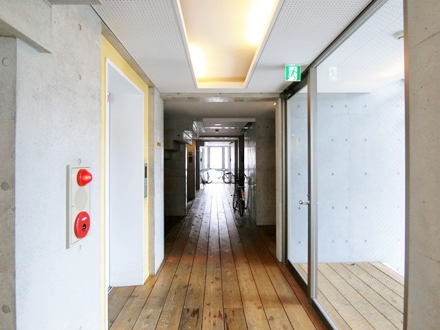 差し色は黄色 309の内観