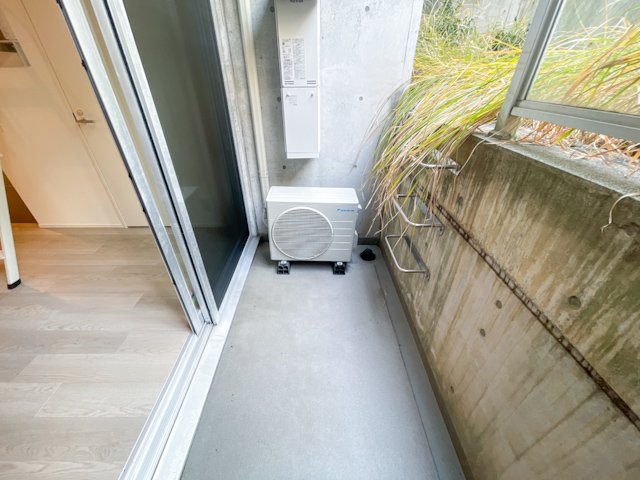 凹凸基地 105の内観