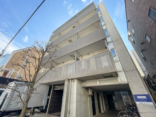 凹凸基地 105の内観