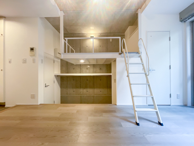 凹凸基地 105の外観