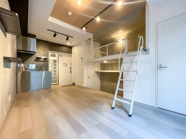 凹凸基地 105の内観