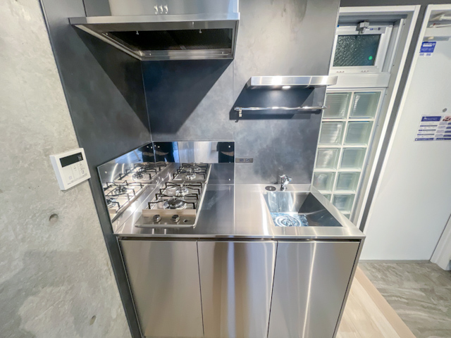 凹凸基地 105の内観