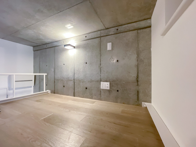 凹凸基地 105の内観