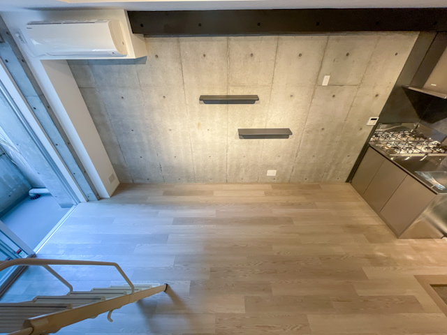 凹凸基地 105の内観