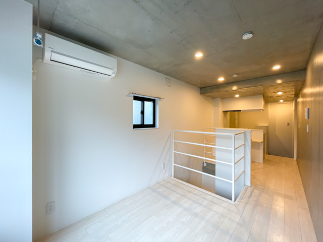 淡いメゾネット暮らし 101の内観