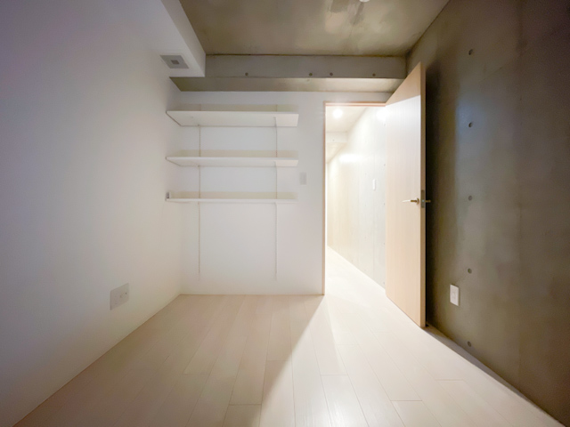 淡いメゾネット暮らし 101の内観