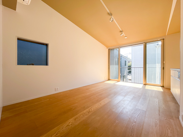 風と光の揺めき 302の内観