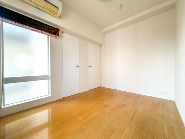 モダンと光と風と 604の内観