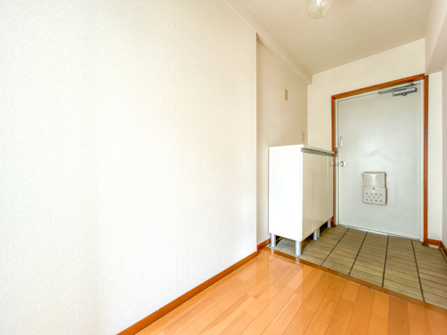 円窓モダン 400の内観