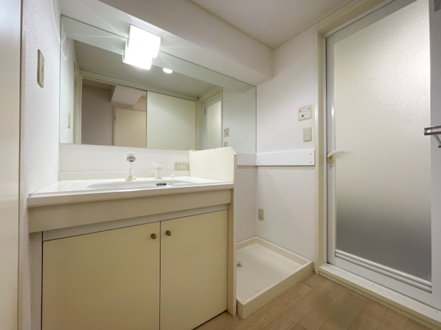 淡く白く彩る 305の内観