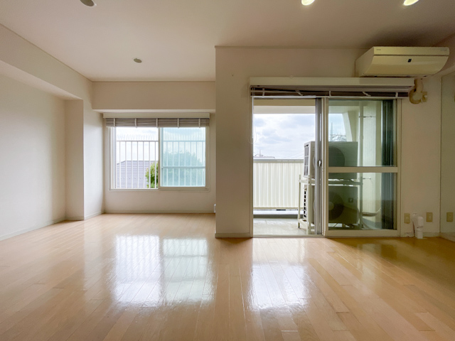 淡く白く彩る 305の内観