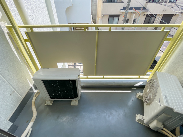 レトロとそよ風を 208の内観