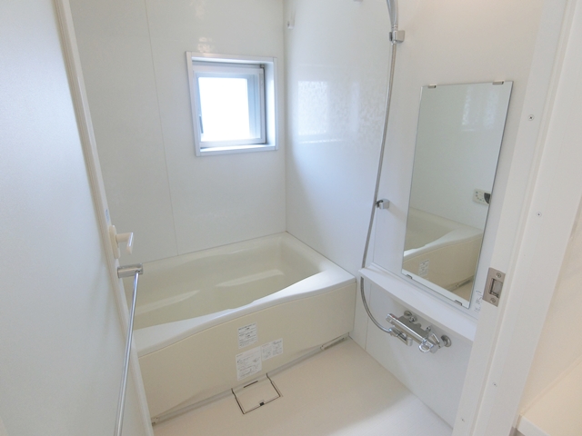 ガラスに包まれた防音室 305の内観