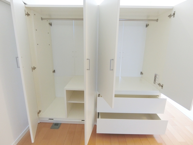 ガラスに包まれた防音室 305の内観