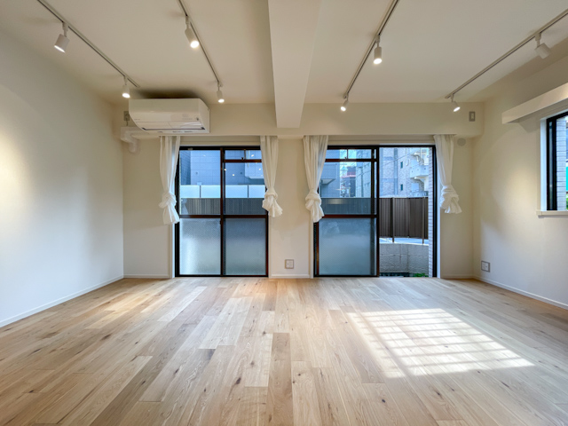 無垢床を堪能 101の内観