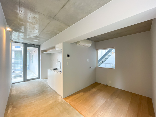 土間と緑の借景とともに 303の外観