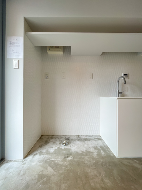 土間と緑の借景とともに 303の内観