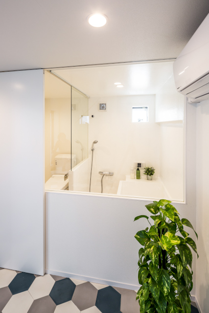 つながる街のアートなメゾネット 07の内観