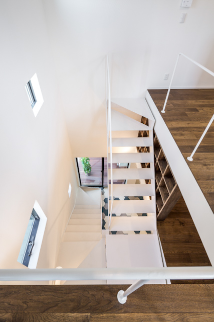 つながる街のアートなメゾネット 07の内観