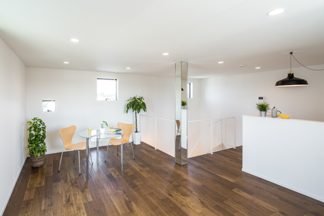 つながる街のアートなメゾネット 07の内観