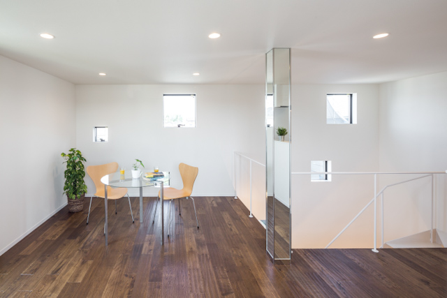 つながる街のアートなメゾネット 07の内観