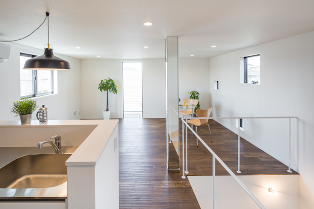 つながる街のアートなメゾネット 07の内観