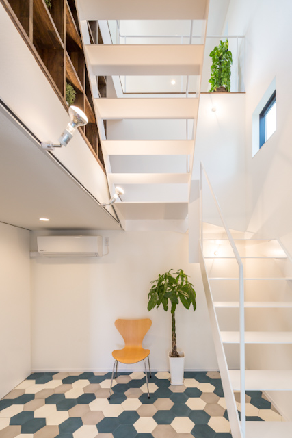 つながる街のアートなメゾネット 07の内観