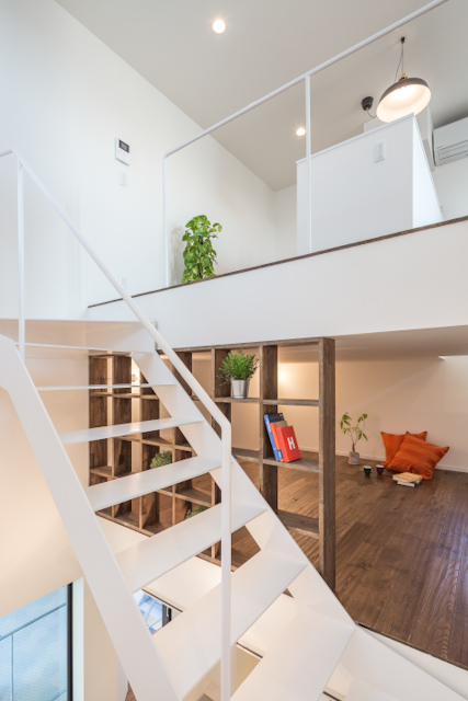 つながる街のアートなメゾネット 07の内観