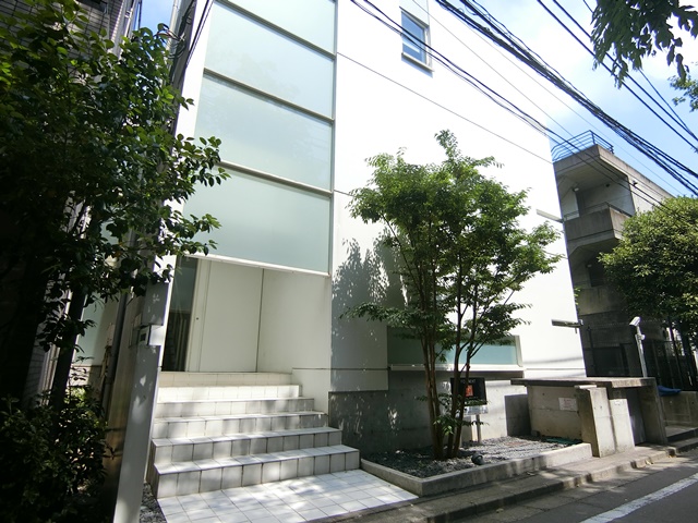 まさに白い透明感 204の外観