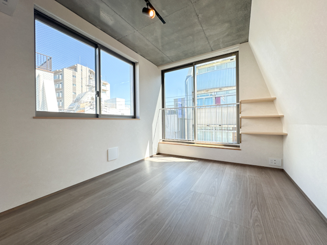 屋内開放感 301の内観
