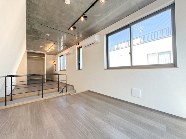 屋内開放感 301の内観