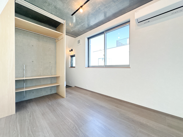 屋内開放感 301の内観