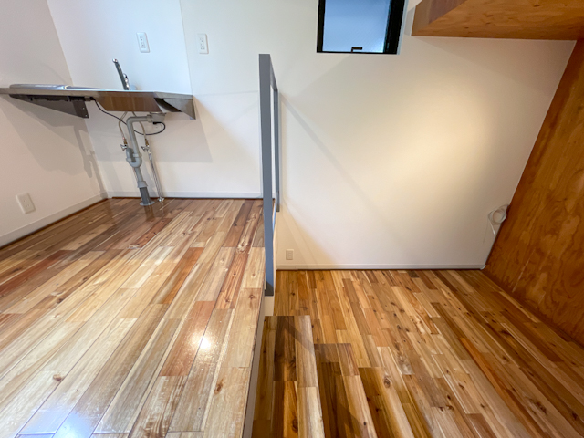 段々とステップアップ B103の内観