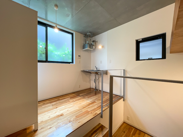 段々とステップアップ B103の内観