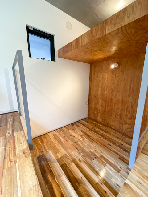 段々とステップアップ B103の内観