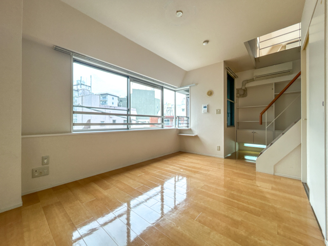 神泉メゾネット 402の内観