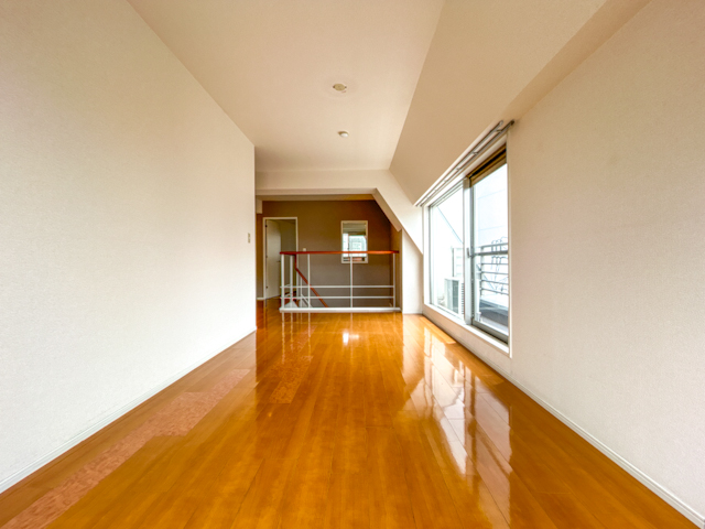 神泉メゾネット 402の内観