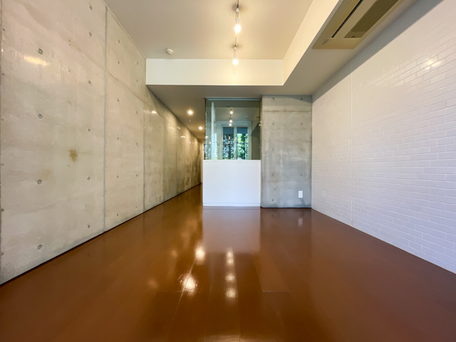 緑をうつす洗練デザイナーズ② 202の内観