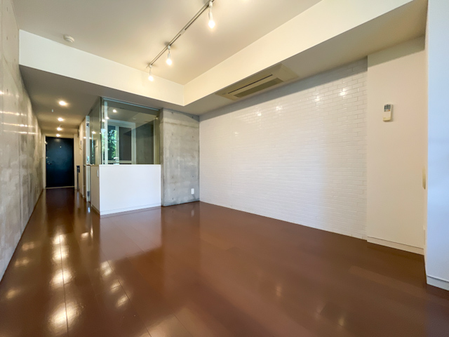 緑をうつす洗練デザイナーズ② 202の内観