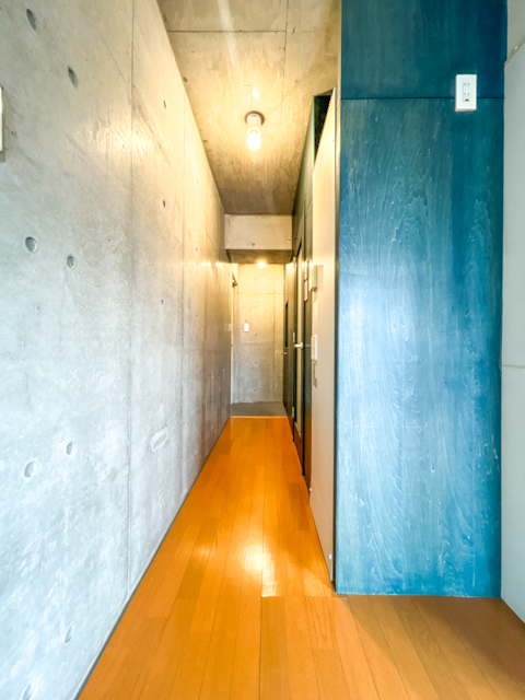 ネイビーとグレー 304の内観