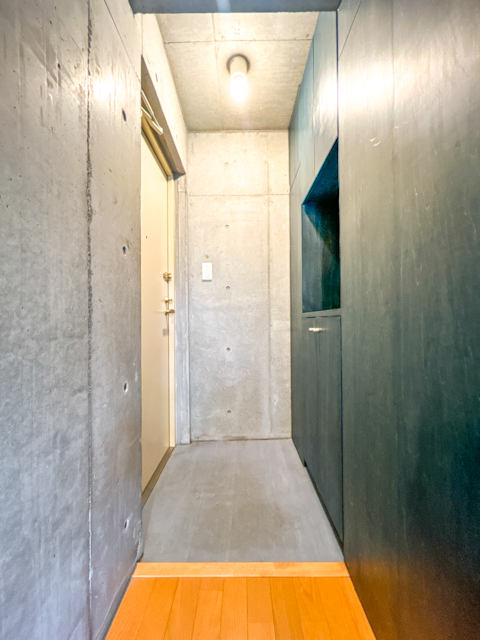 ネイビーとグレー 304の内観