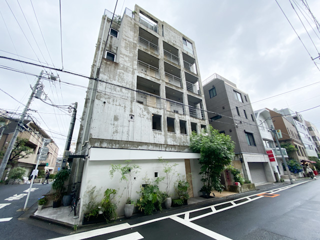 ネイビーとグレー 304の内観