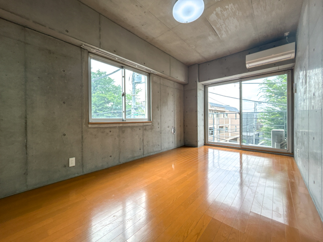 ネイビーとグレー 304の内観