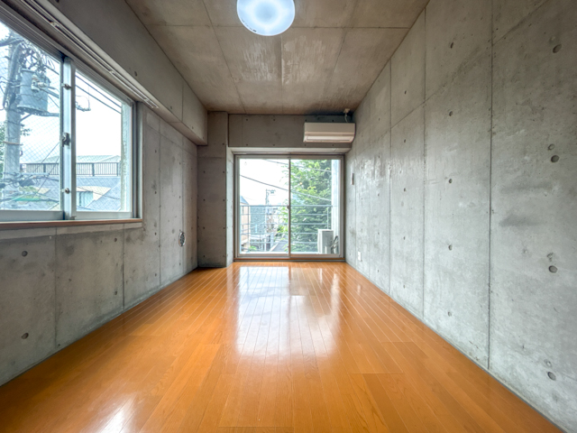 ネイビーとグレー 304の内観