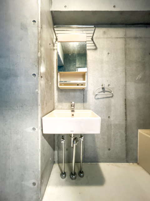 ネイビーとグレー 304の内観