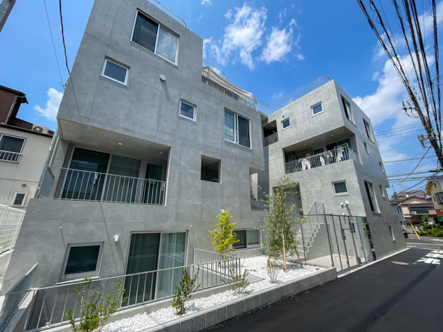 吹き抜けがつなぐ 205の内観