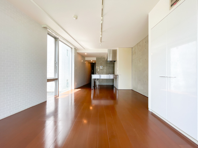 緑と抜け感とメタルキッチン 204の外観